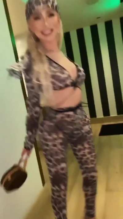 👀