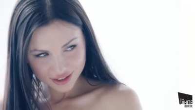 A Woman Must Be Proactive in Breeding