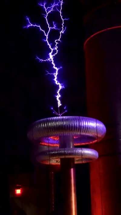 The Museum of Science Welcomes Taylor Back to Boston with Shake it Off (Tesla's Version)