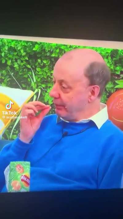 Someone said on TikTok that Richard eats like a lizard and I can’t unsee it
