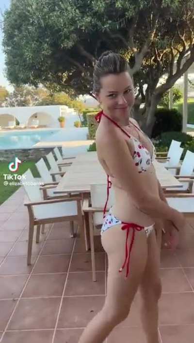 Elizabeth Banks