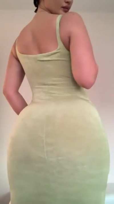 Booty jiggles nice