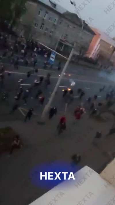 In Minsk, near the police building POLICE OFFICERS started a real war🤬🤬<wbr>🤬