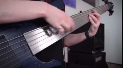 Playing a fretless bass guitar