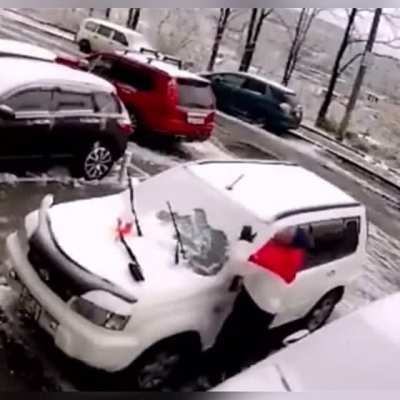 How to clean the snow of your car in 7 seconds