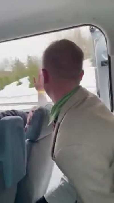 Why you shouldn't open the card door when the car's on move