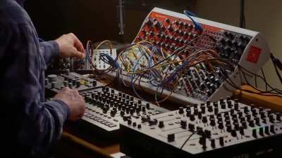Hypnotic jamming with Neutron, CAT, Mimeophon and TR8s