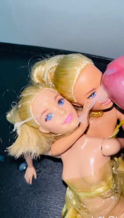 Golden times with 2 Barbie girls. I love Barbies. (3/3)