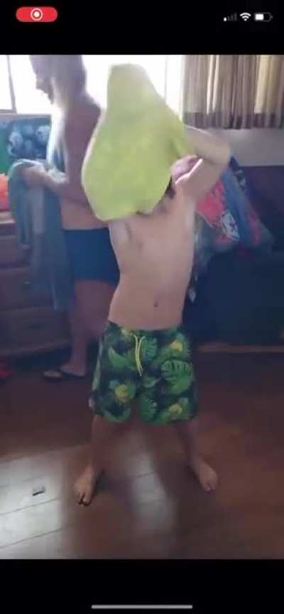 My cousin going supersain after he saw boobies