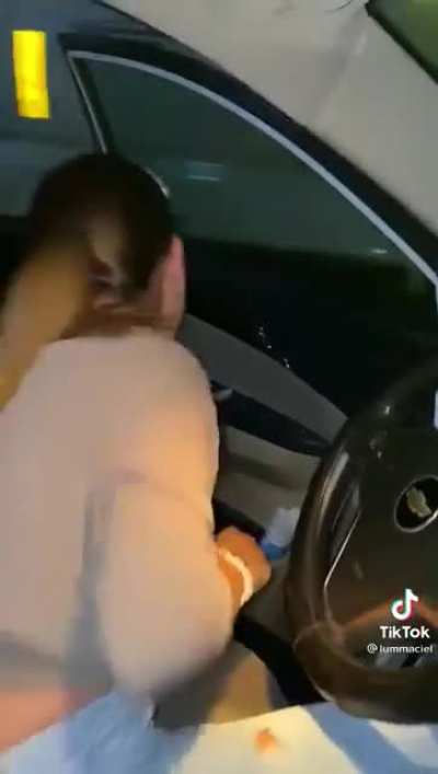 Pulando do carro em movimento