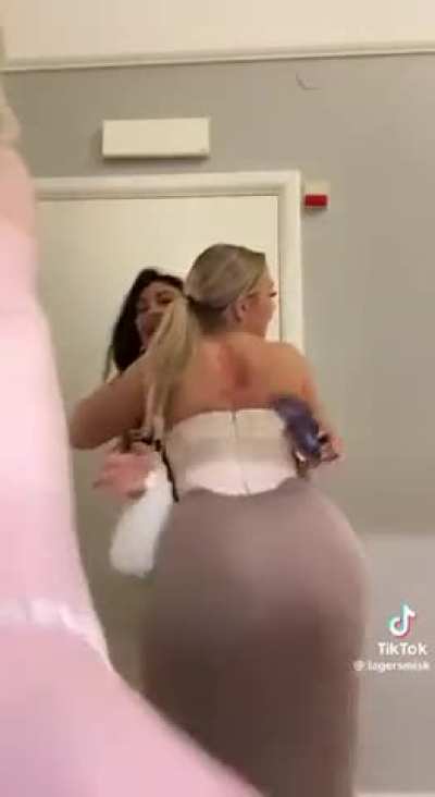 Emma skakar den🥵