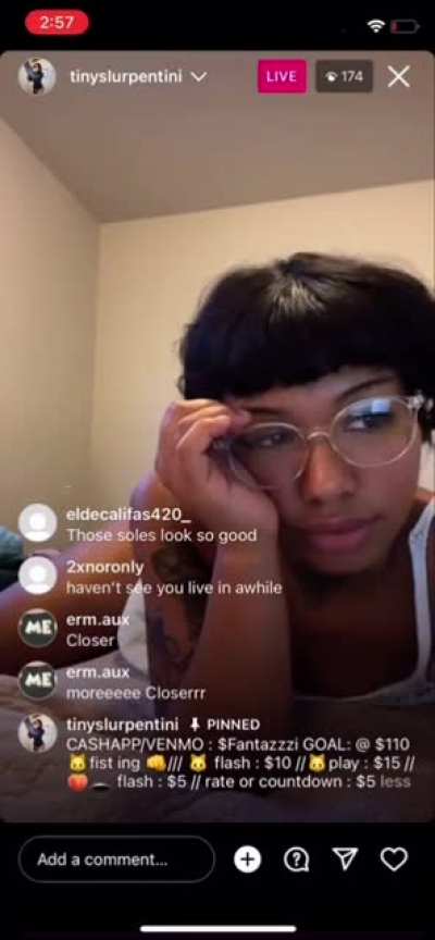 tinyserpentine seducing simps🤓with her sexy & pretty skin so that they can cash app her to see her naked body👙☹️