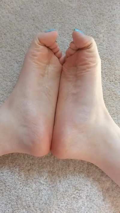 Come bury your face in my soft size 9 soles and count every single wrinkle with your tongu<wbr>e..👅💦