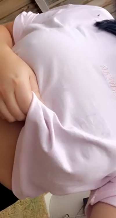 Dropping my big tits in public feels so naughty 😏