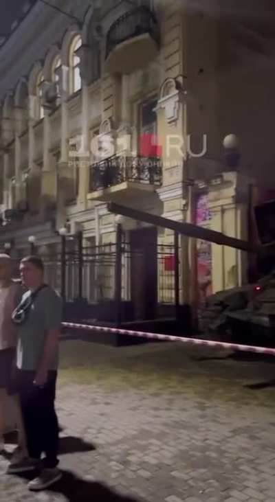 RU POV : Wagner tank still stuck and looks abandoned, while people take pictures with it