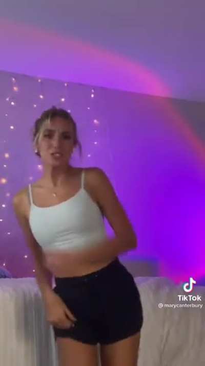 Her body does things to me 🔥