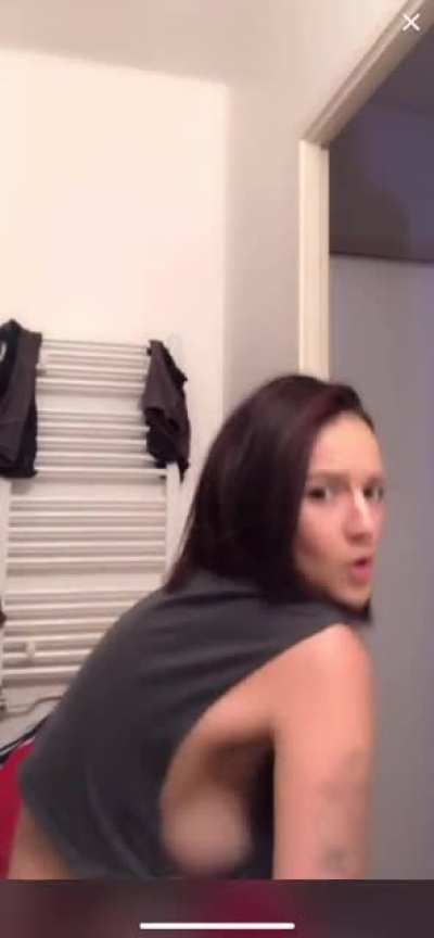 Big tits girl 😁