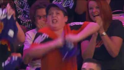 [Highlight] A young Suns fan gets HYPED