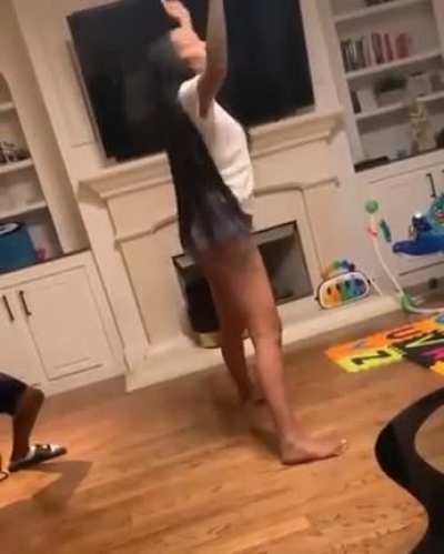 😈