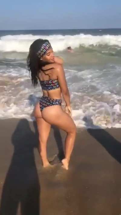 😼
