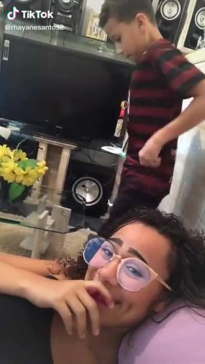 😭