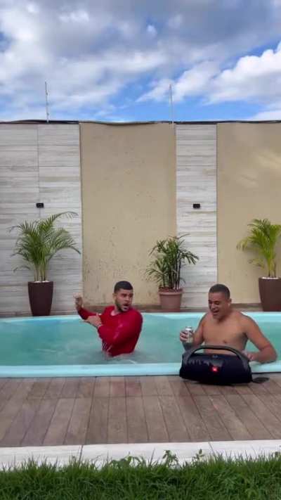 Ahorita te caigo... 