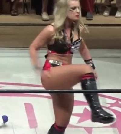 Toni storm