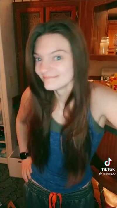 Pretty lass reacting to a hilarious song
