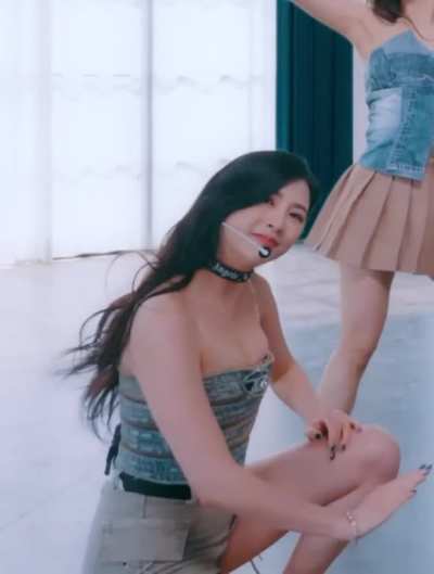 Apink Hayoung boob