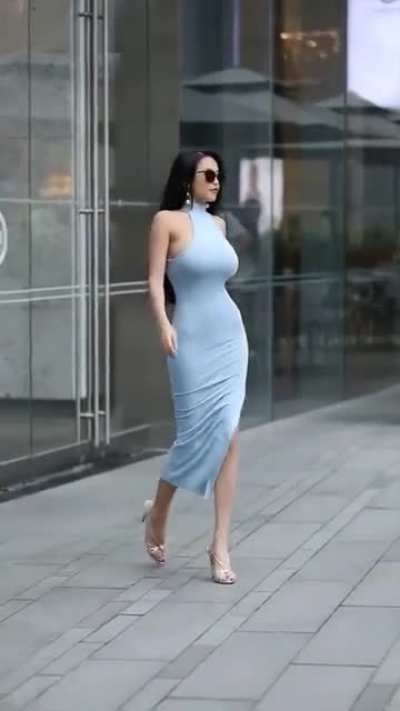 Can someone find her real tiktok id?
