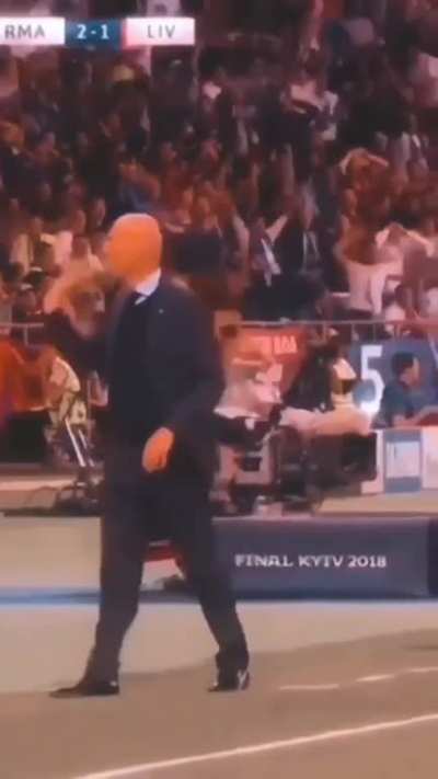 Take notes Cancelo