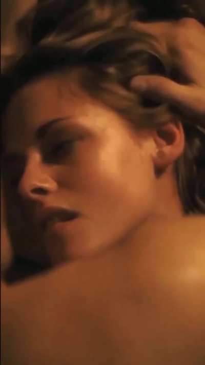 Kristen Stewart . Oh fuck 🤤