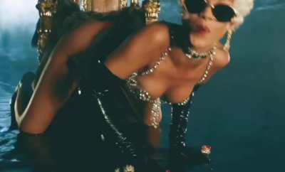 Rihanna's jiggling ass