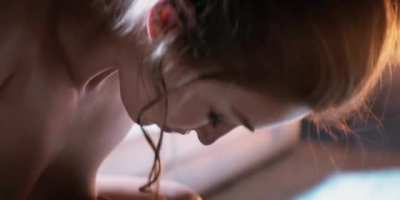 Lili Simmons & Paulina Nguyen hot lesbian scene in Power Book IV (2022)