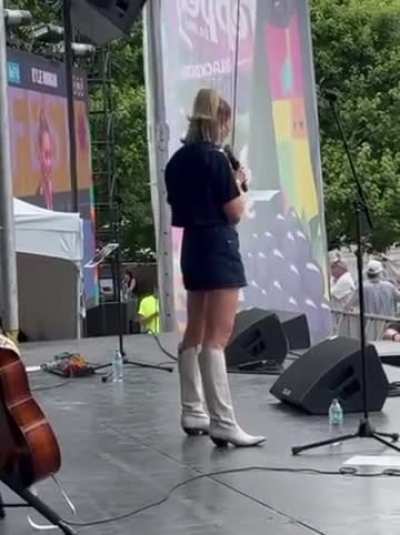 Laura at CMA Fest 6/6