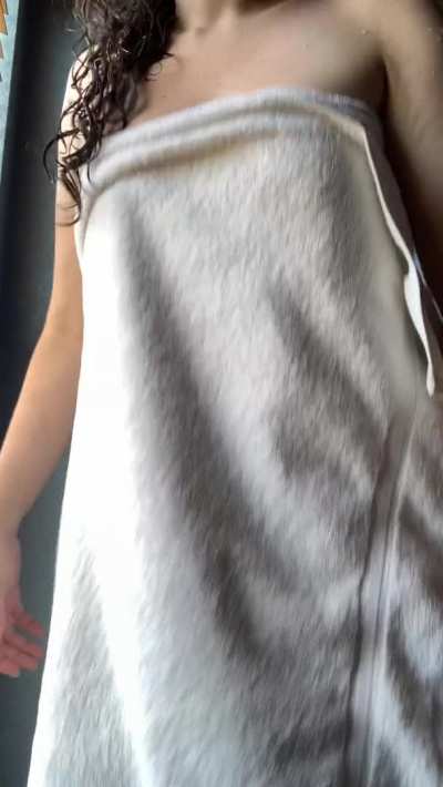 do you like the way I drop my towel for you?