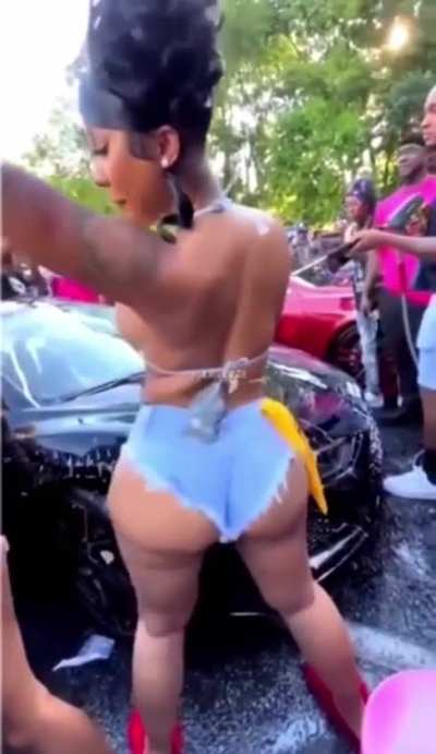 Car wash 🍑