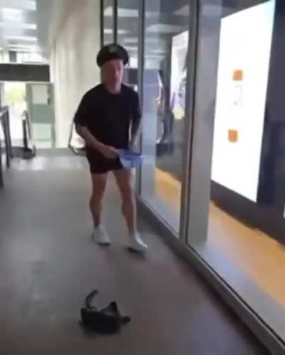 Russian-American tourist harassing locals in the Philippines