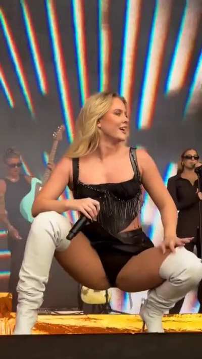 she is so hot on stage...