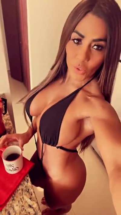 Tomando un café maripily 
