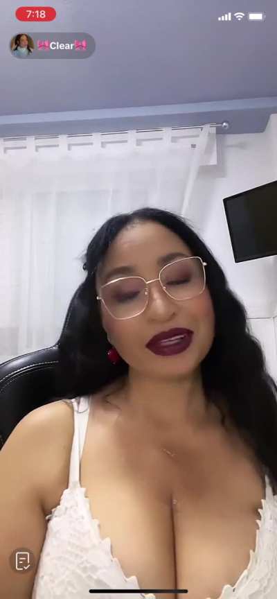 Sexy latina milf 
