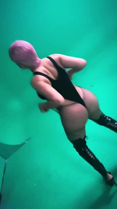 Shaking her big ass