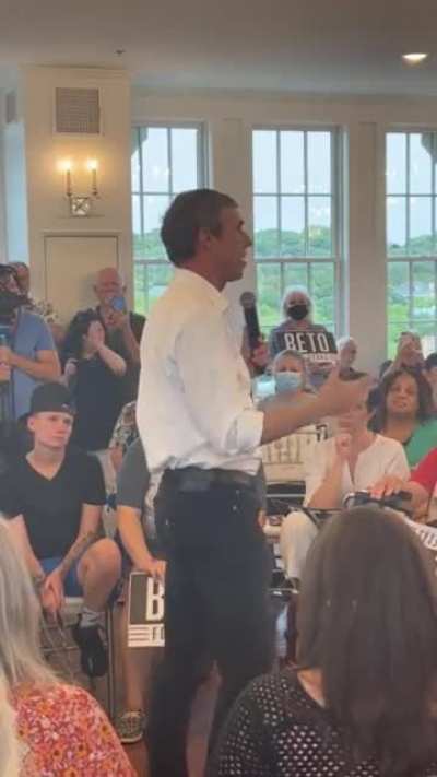 Beto really called someone out tonight in Mineral Wells, Texas. To think someone would laugh when Beto's talking about kids dying and describing the damage an AR-15 can do...