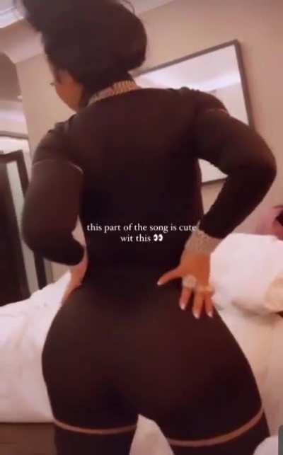 Y’all ah eat her ass too or I’m trippin??👀