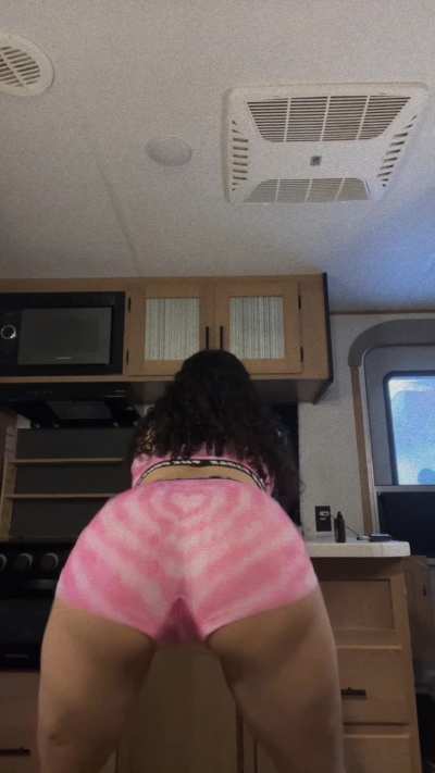 Lightskin twerking