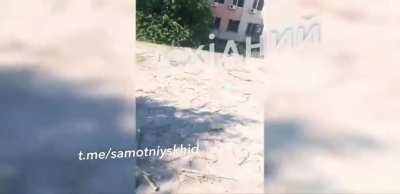 Footage of a Russian Kamaz truck exploding while transporting ammunition, includes footage of the damage to the neighborhood. Pervomaisk, Luhansk Oblast.
