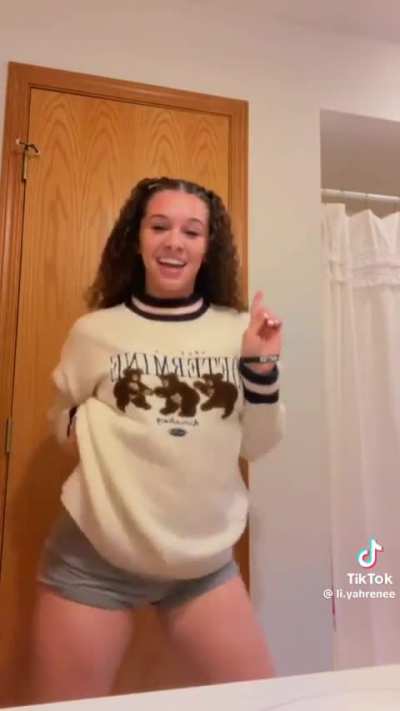 Fuck she’s so hot here
