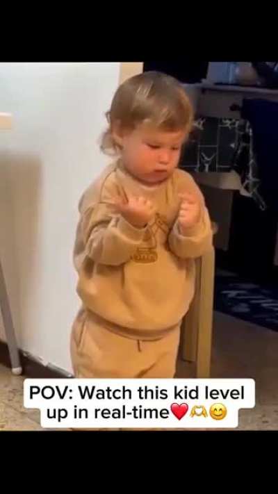 Kid figures out how to give himself a thumbs up