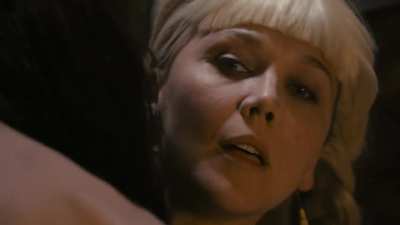 Maggie Gyllenhaal !
