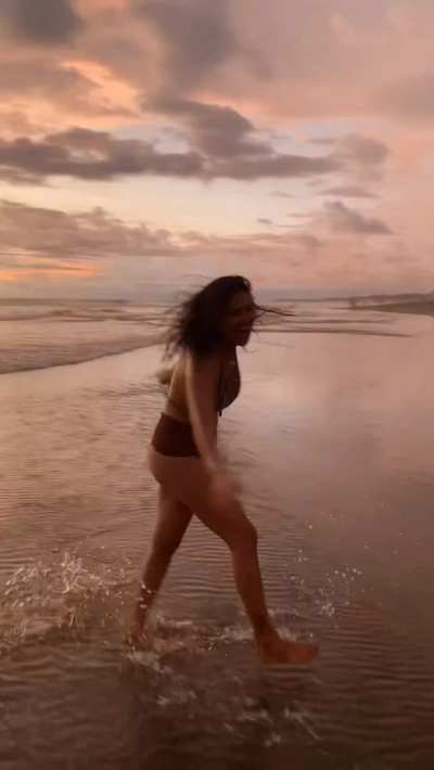 Amala Paul Nipslip